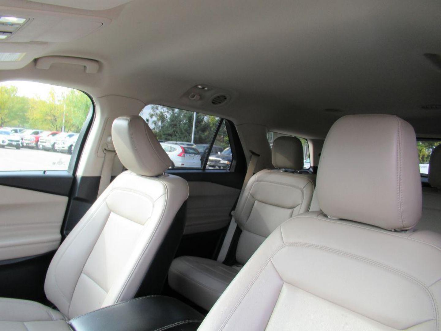 2020 WHITE FORD EXPLORER XLT (1FMSK7DH6LG) with an 2.3L engine, Automatic transmission, located at 908 SE 14th Street, Des Moines, IA, 50317, (515) 281-0330, 41.580303, -93.597046 - Photo#18