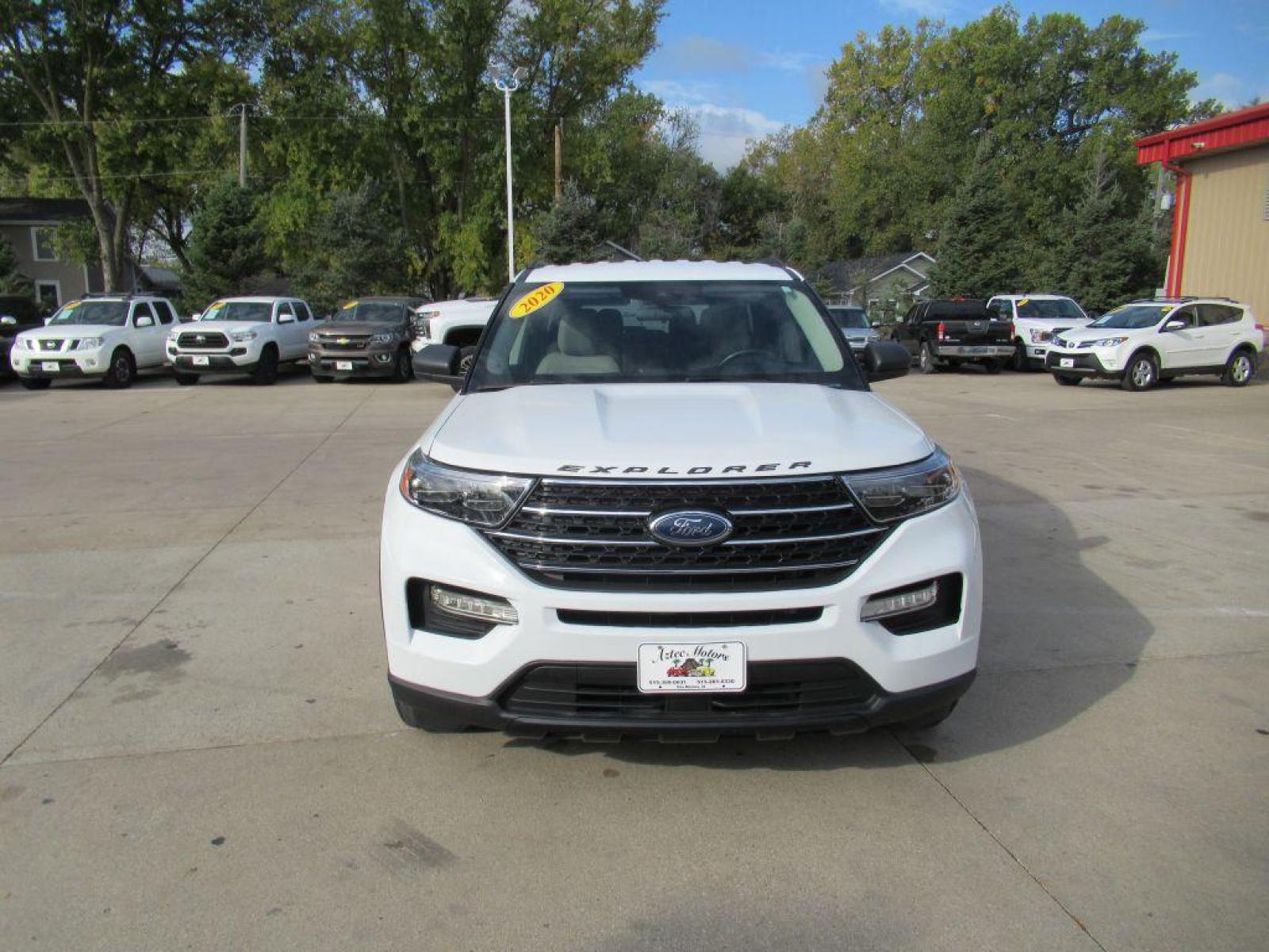 2020 WHITE FORD EXPLORER XLT (1FMSK7DH6LG) with an 2.3L engine, Automatic transmission, located at 908 SE 14th Street, Des Moines, IA, 50317, (515) 281-0330, 41.580303, -93.597046 - Photo #1