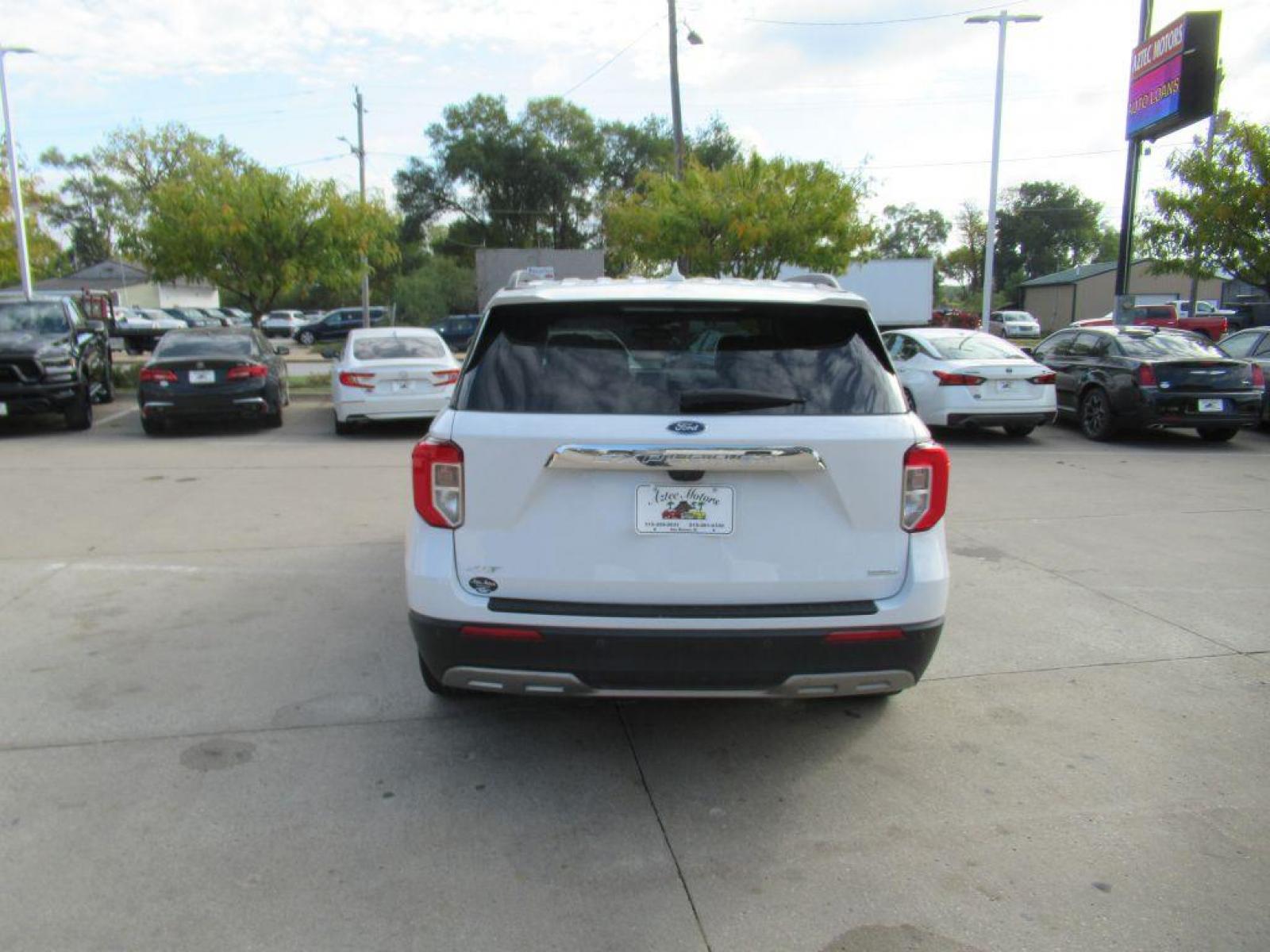 2020 WHITE FORD EXPLORER XLT (1FMSK7DH6LG) with an 2.3L engine, Automatic transmission, located at 908 SE 14th Street, Des Moines, IA, 50317, (515) 281-0330, 41.580303, -93.597046 - Photo #5