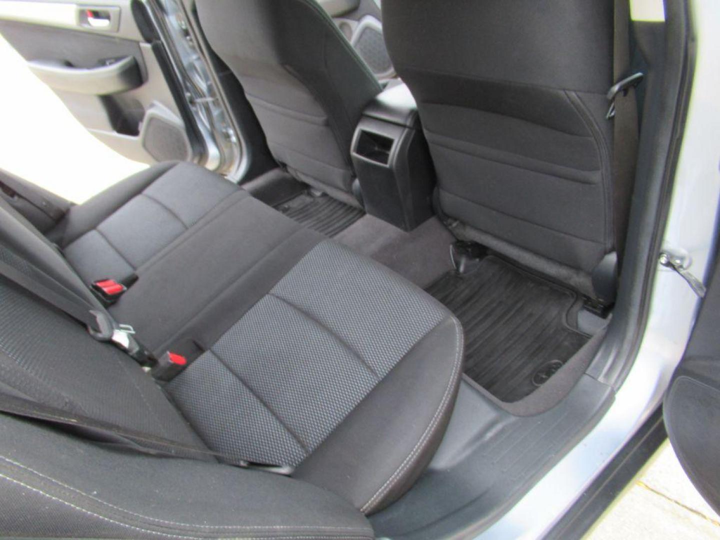 2016 SILVER SUBARU OUTBACK 2.5I PREMIUM (4S4BSBFCXG3) with an 2.5L engine, Continuously Variable transmission, located at 908 SE 14th Street, Des Moines, IA, 50317, (515) 281-0330, 41.580303, -93.597046 - Photo#14