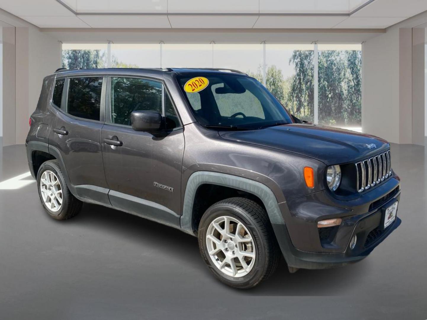 2020 GRAY JEEP RENEGADE LATITUDE (ZACNJBBB1LP) with an 2.4L engine, Automatic transmission, located at 908 SE 14th Street, Des Moines, IA, 50317, (515) 281-0330, 41.580303, -93.597046 - Photo#0