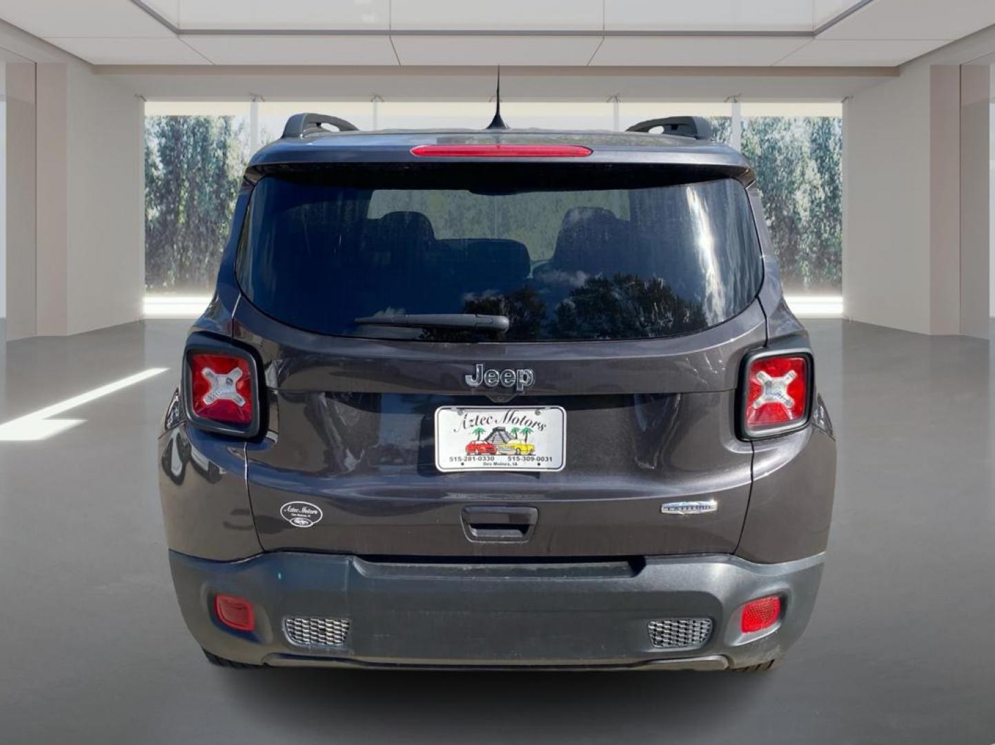 2020 GRAY JEEP RENEGADE LATITUDE (ZACNJBBB1LP) with an 2.4L engine, Automatic transmission, located at 908 SE 14th Street, Des Moines, IA, 50317, (515) 281-0330, 41.580303, -93.597046 - Photo#3