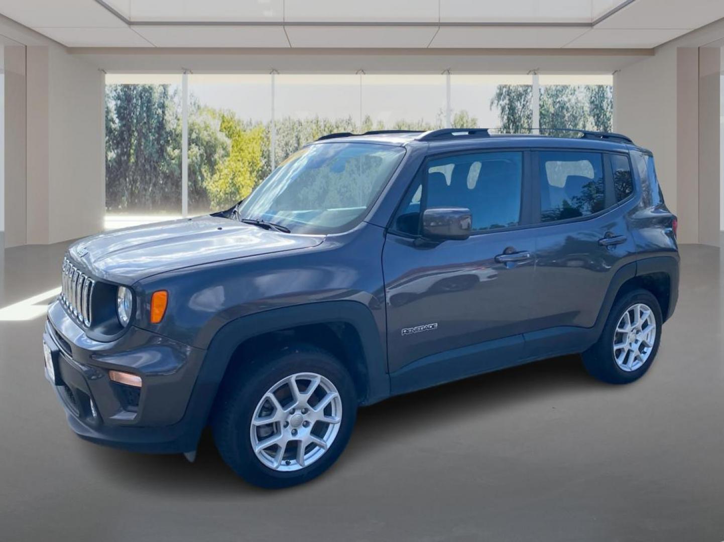 2020 GRAY JEEP RENEGADE LATITUDE (ZACNJBBB1LP) with an 2.4L engine, Automatic transmission, located at 908 SE 14th Street, Des Moines, IA, 50317, (515) 281-0330, 41.580303, -93.597046 - Photo#7
