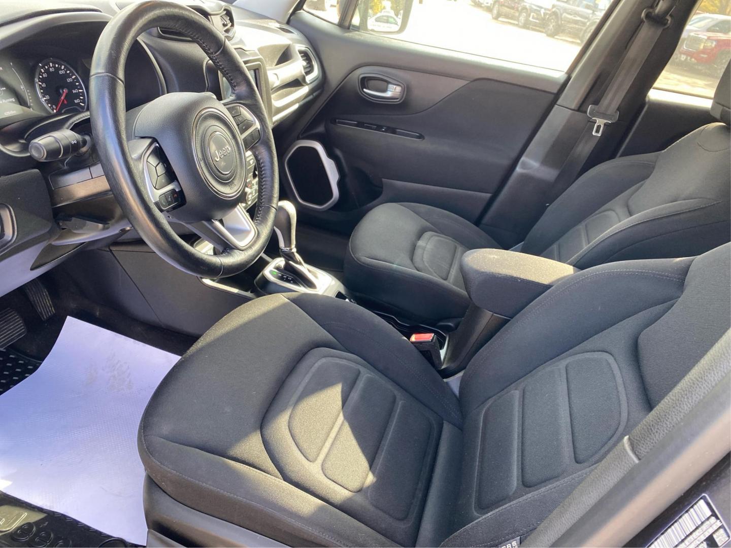 2020 GRAY JEEP RENEGADE LATITUDE (ZACNJBBB1LP) with an 2.4L engine, Automatic transmission, located at 908 SE 14th Street, Des Moines, IA, 50317, (515) 281-0330, 41.580303, -93.597046 - Photo#8