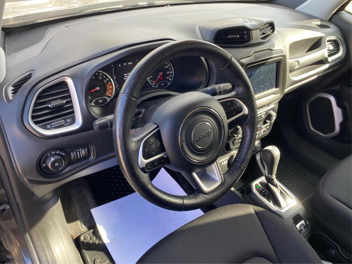 2020 GRAY JEEP RENEGADE LATITUDE (ZACNJBBB1LP) with an 2.4L engine, Automatic transmission, located at 908 SE 14th Street, Des Moines, IA, 50317, (515) 281-0330, 41.580303, -93.597046 - Photo#16