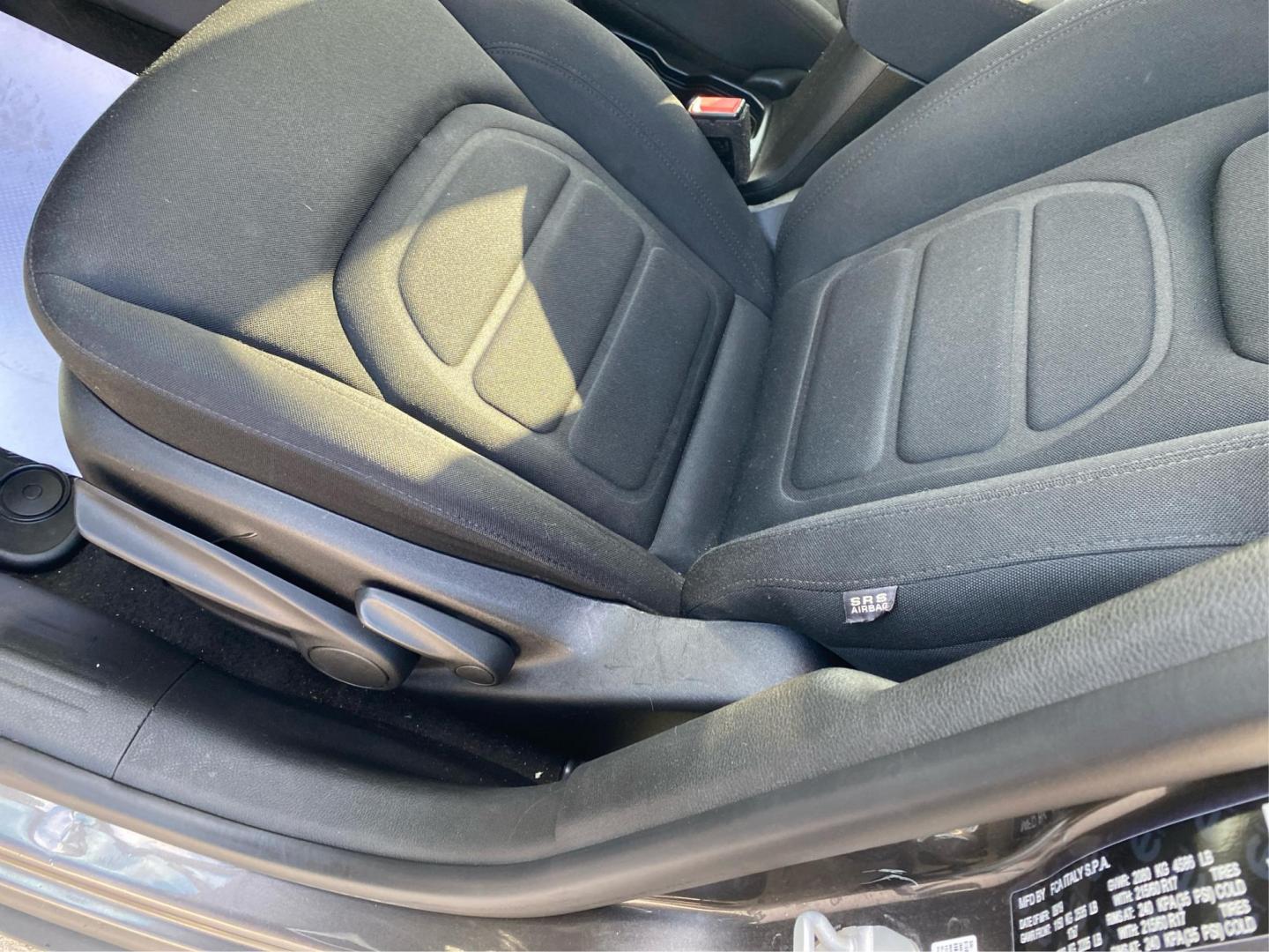 2020 GRAY JEEP RENEGADE LATITUDE (ZACNJBBB1LP) with an 2.4L engine, Automatic transmission, located at 908 SE 14th Street, Des Moines, IA, 50317, (515) 281-0330, 41.580303, -93.597046 - Photo#18