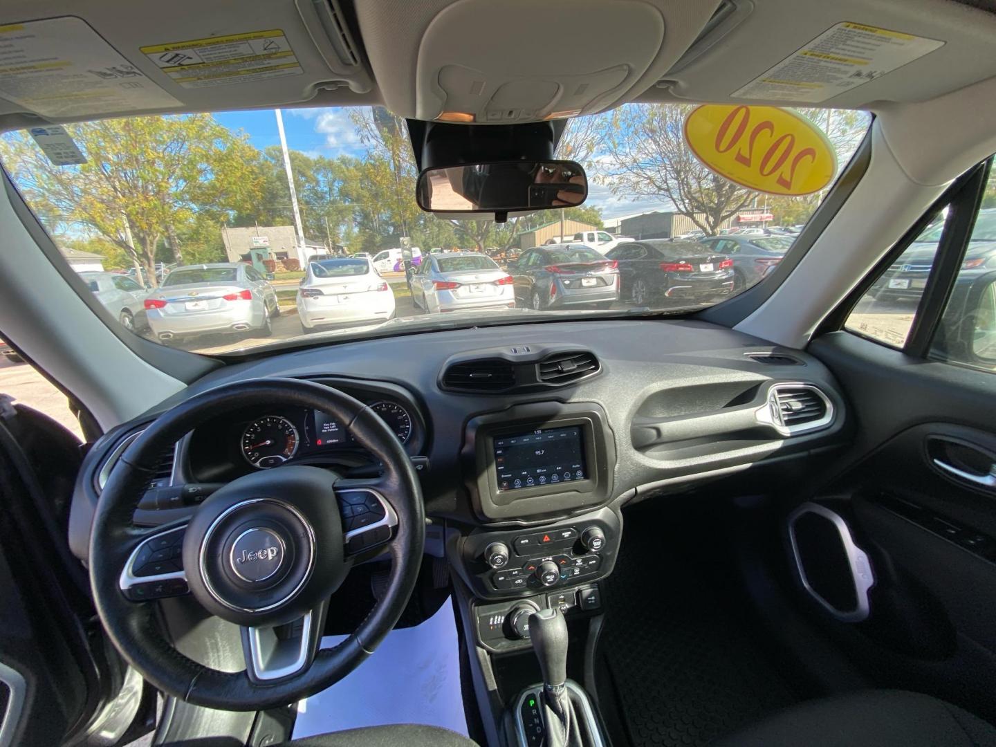 2020 GRAY JEEP RENEGADE LATITUDE (ZACNJBBB1LP) with an 2.4L engine, Automatic transmission, located at 908 SE 14th Street, Des Moines, IA, 50317, (515) 281-0330, 41.580303, -93.597046 - Photo#21