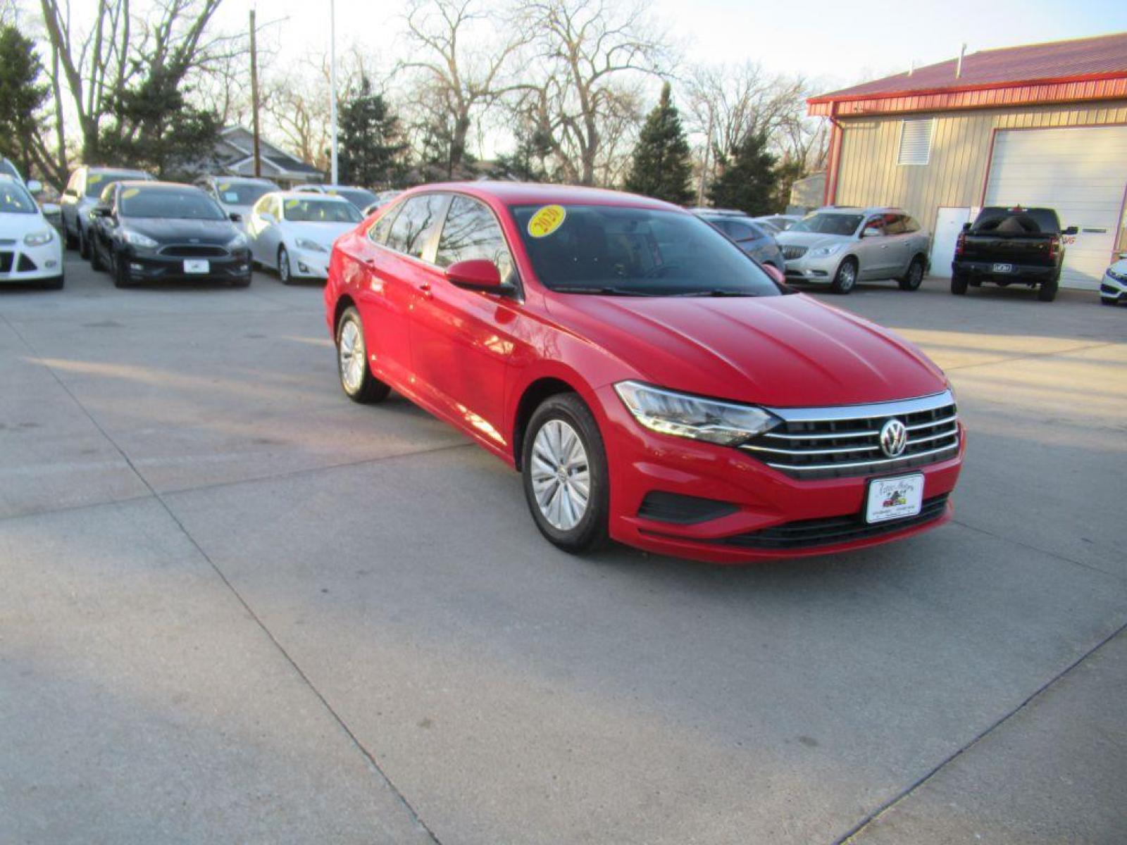2020 RED VOLKSWAGEN JETTA S (3VWCB7BU3LM) with an 1.4L engine, Automatic transmission, located at 908 SE 14th Street, Des Moines, IA, 50317, (515) 281-0330, 41.580303, -93.597046 - Photo #2