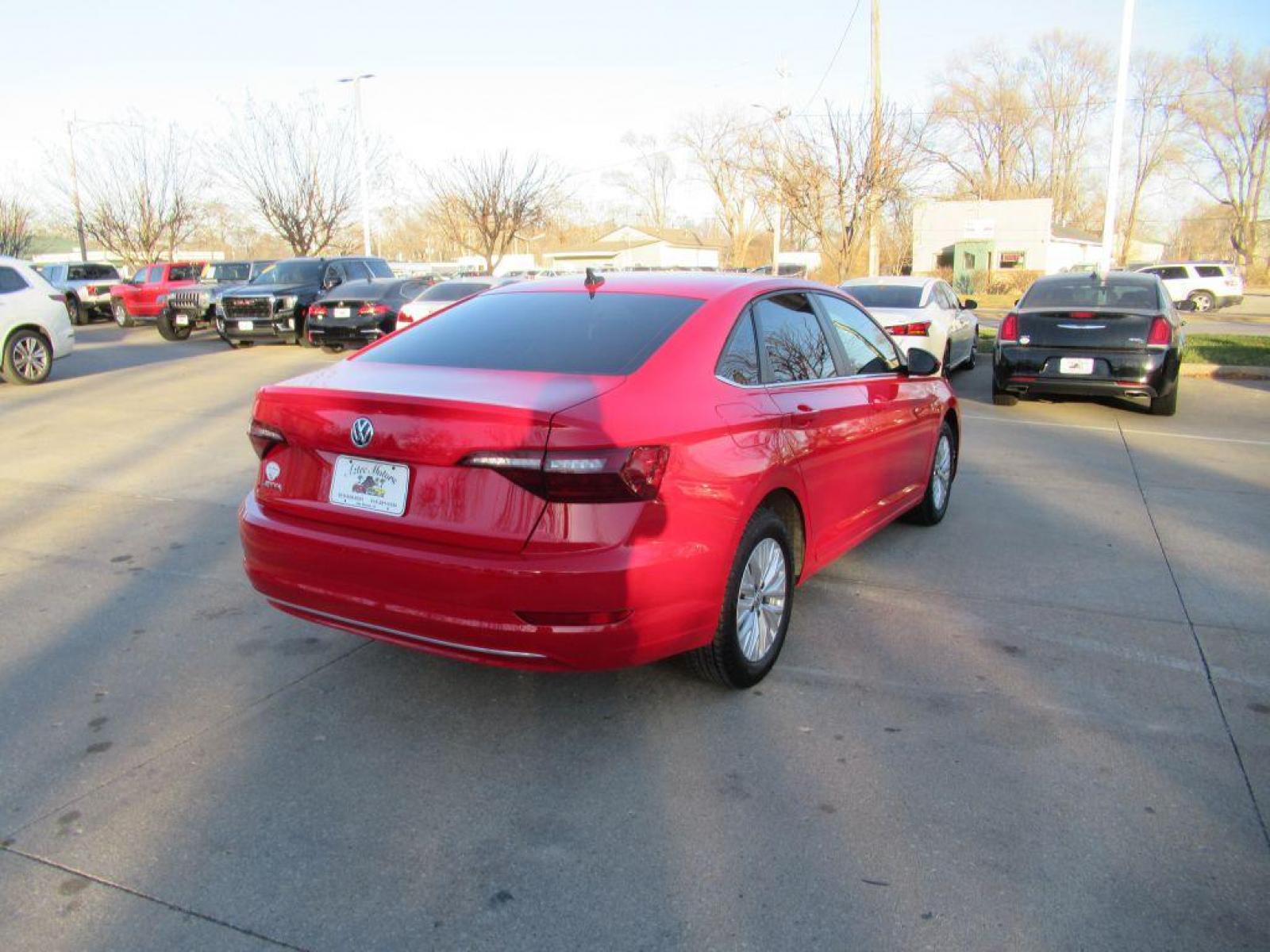 2020 RED VOLKSWAGEN JETTA S (3VWCB7BU3LM) with an 1.4L engine, Automatic transmission, located at 908 SE 14th Street, Des Moines, IA, 50317, (515) 281-0330, 41.580303, -93.597046 - Photo #4