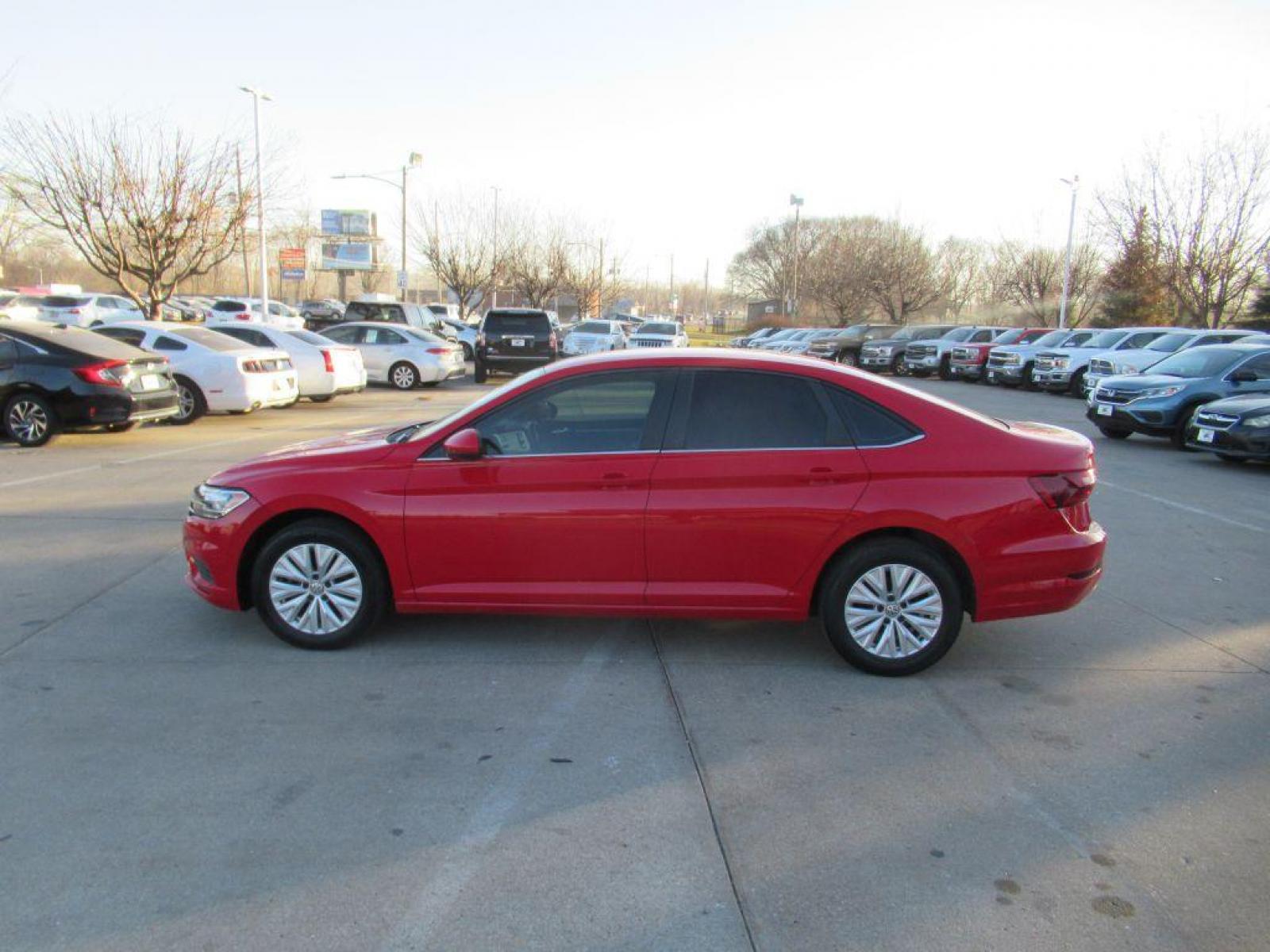 2020 RED VOLKSWAGEN JETTA S (3VWCB7BU3LM) with an 1.4L engine, Automatic transmission, located at 908 SE 14th Street, Des Moines, IA, 50317, (515) 281-0330, 41.580303, -93.597046 - Photo #7