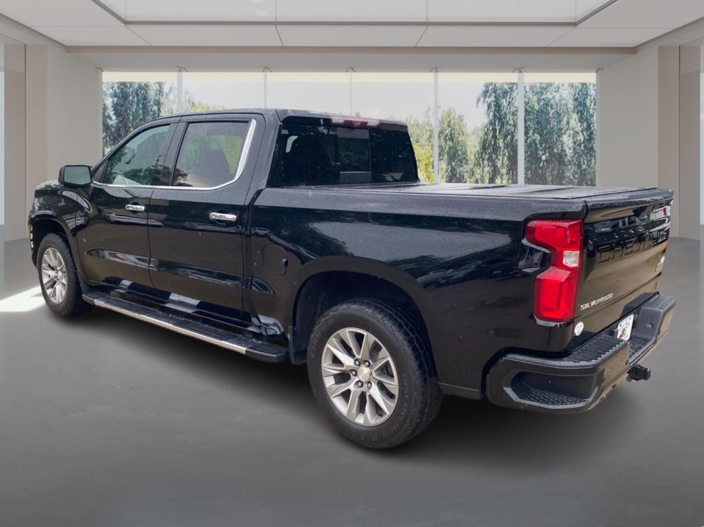 2020 BLACK CHEVROLET SILVERADO 1500 HIGH COUNTRY (1GCUYHED3LZ) with an 5.3L engine, Automatic transmission, located at 908 SE 14th Street, Des Moines, IA, 50317, (515) 281-0330, 41.580303, -93.597046- Photo#4