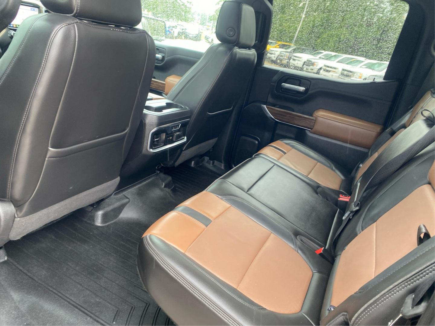 2020 BLACK CHEVROLET SILVERADO 1500 HIGH COUNTRY (1GCUYHED3LZ) with an 5.3L engine, Automatic transmission, located at 908 SE 14th Street, Des Moines, IA, 50317, (515) 281-0330, 41.580303, -93.597046- Photo#9