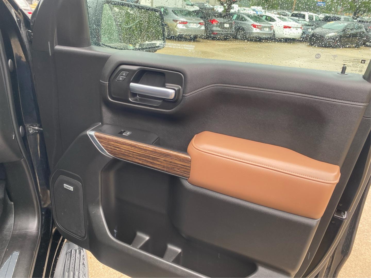 2020 BLACK CHEVROLET SILVERADO 1500 HIGH COUNTRY (1GCUYHED3LZ) with an 5.3L engine, Automatic transmission, located at 908 SE 14th Street, Des Moines, IA, 50317, (515) 281-0330, 41.580303, -93.597046- Photo#19