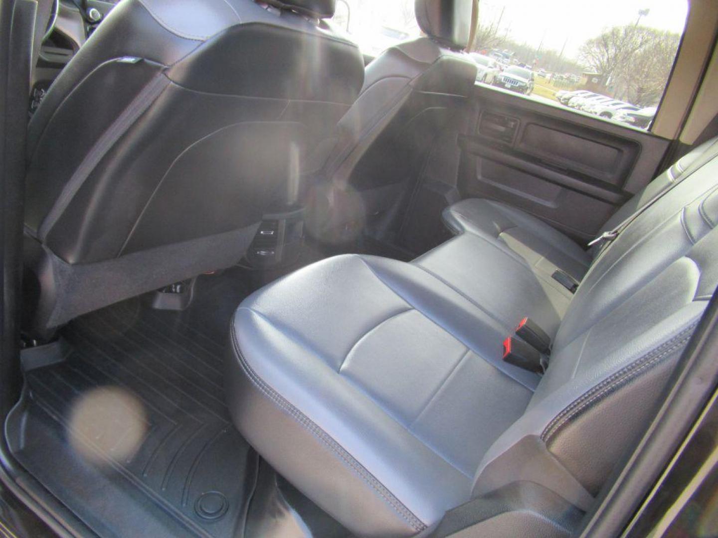 2020 BLACK RAM 2500 TRADESMAN (3C6UR5CL0LG) with an 6.7L engine, Automatic transmission, located at 908 SE 14th Street, Des Moines, IA, 50317, (515) 281-0330, 41.580303, -93.597046 - Photo#15