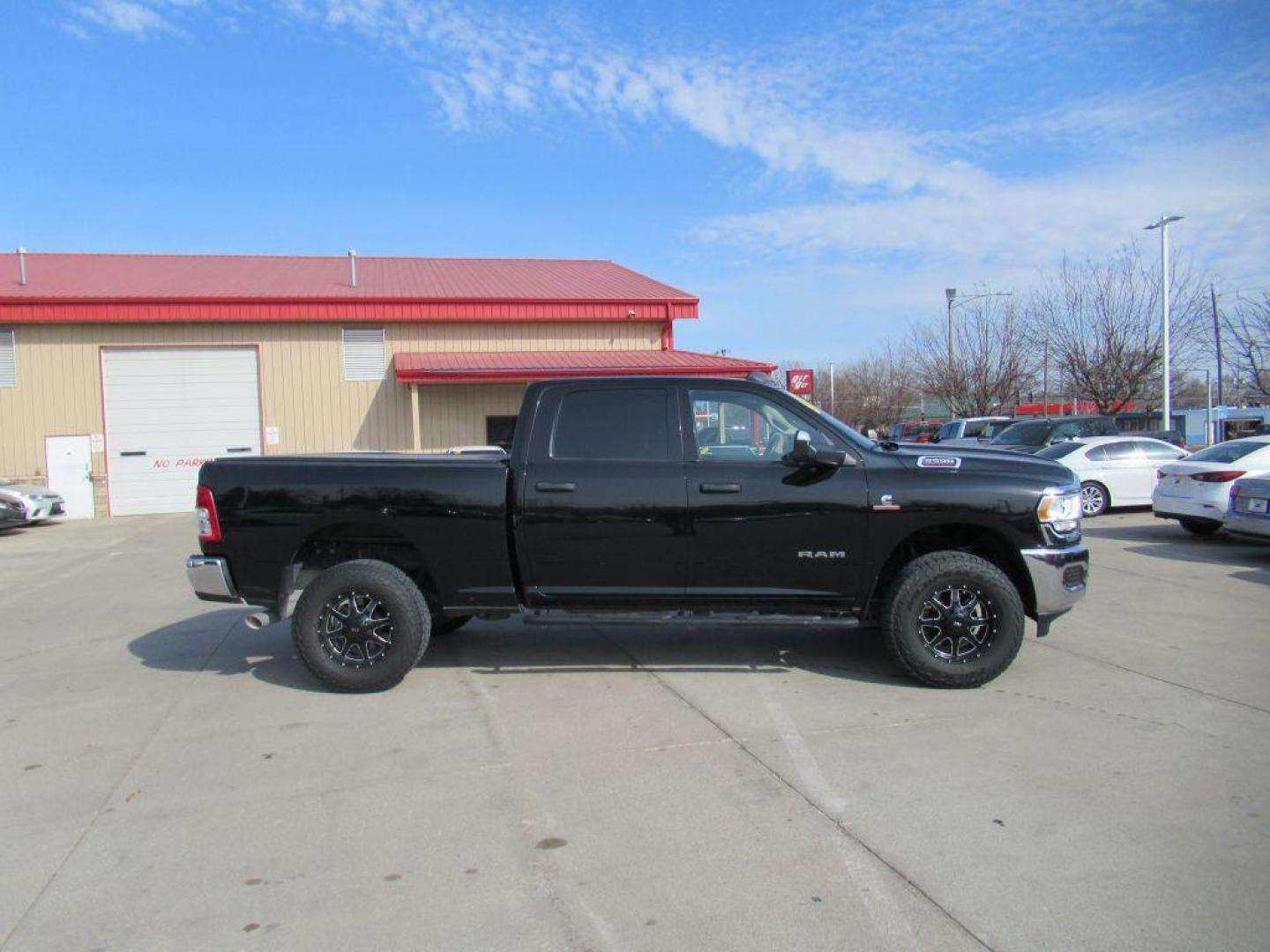2020 BLACK RAM 2500 TRADESMAN (3C6UR5CL0LG) with an 6.7L engine, Automatic transmission, located at 908 SE 14th Street, Des Moines, IA, 50317, (515) 281-0330, 41.580303, -93.597046 - Photo#3