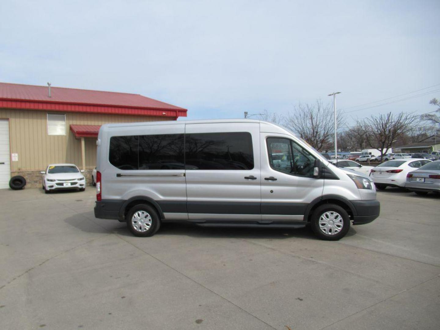2018 SILVER FORD TRANSIT T-350 (1FBAX2CG6JK) with an 3.5L engine, Automatic transmission, located at 908 SE 14th Street, Des Moines, IA, 50317, (515) 281-0330, 41.580303, -93.597046 - Photo#3