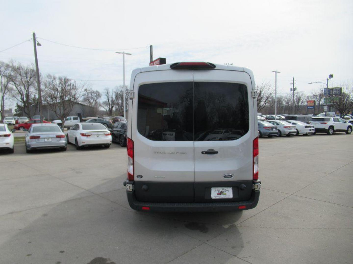 2018 SILVER FORD TRANSIT T-350 (1FBAX2CG6JK) with an 3.5L engine, Automatic transmission, located at 908 SE 14th Street, Des Moines, IA, 50317, (515) 281-0330, 41.580303, -93.597046 - Photo#5