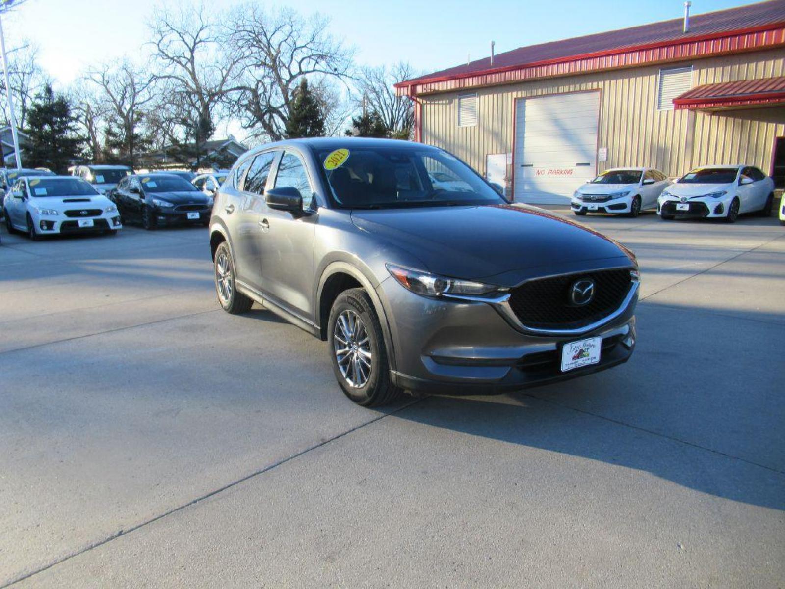 2021 GRAY MAZDA CX-5 TOURING (JM3KFBCM8M0) with an 2.5L engine, Automatic transmission, located at 908 SE 14th Street, Des Moines, IA, 50317, (515) 281-0330, 41.580303, -93.597046 - Photo #2