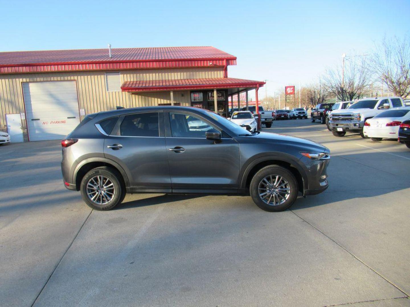 2021 GRAY MAZDA CX-5 TOURING (JM3KFBCM8M0) with an 2.5L engine, Automatic transmission, located at 908 SE 14th Street, Des Moines, IA, 50317, (515) 281-0330, 41.580303, -93.597046 - Photo#3