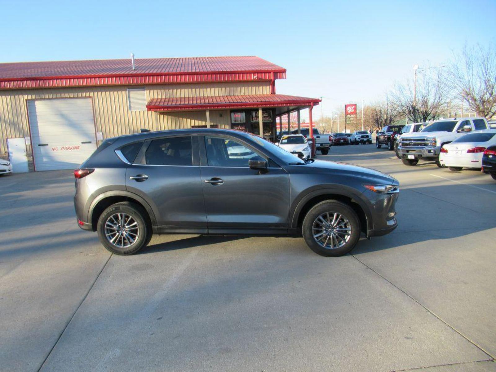 2021 GRAY MAZDA CX-5 TOURING (JM3KFBCM8M0) with an 2.5L engine, Automatic transmission, located at 908 SE 14th Street, Des Moines, IA, 50317, (515) 281-0330, 41.580303, -93.597046 - Photo #3
