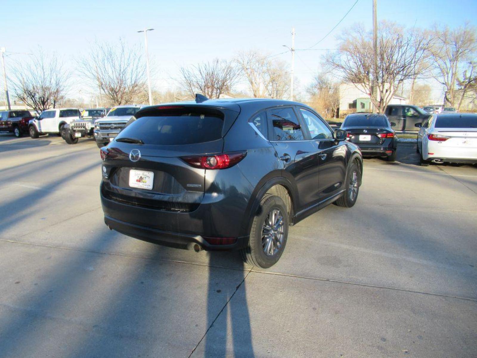 2021 GRAY MAZDA CX-5 TOURING (JM3KFBCM8M0) with an 2.5L engine, Automatic transmission, located at 908 SE 14th Street, Des Moines, IA, 50317, (515) 281-0330, 41.580303, -93.597046 - Photo #4