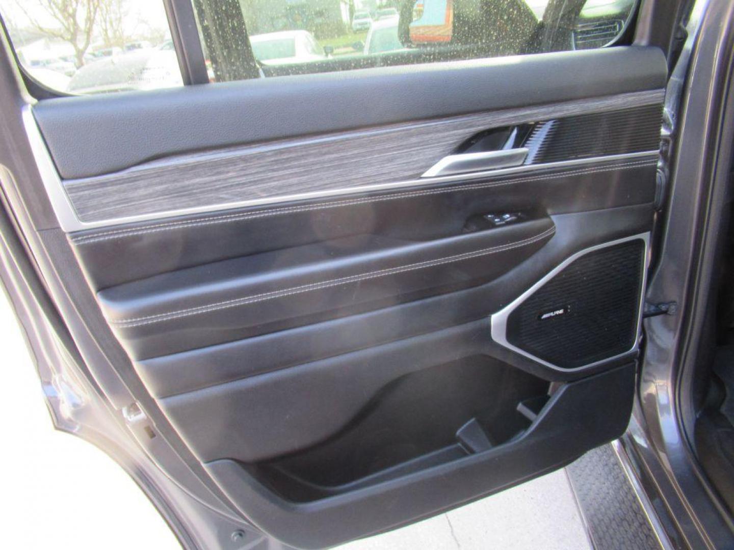 2022 GRAY JEEP WAGONEER SERIES II (1C4SJVBT8NS) with an 5.7L engine, Automatic transmission, located at 908 SE 14th Street, Des Moines, IA, 50317, (515) 281-0330, 41.580303, -93.597046 - Photo#9