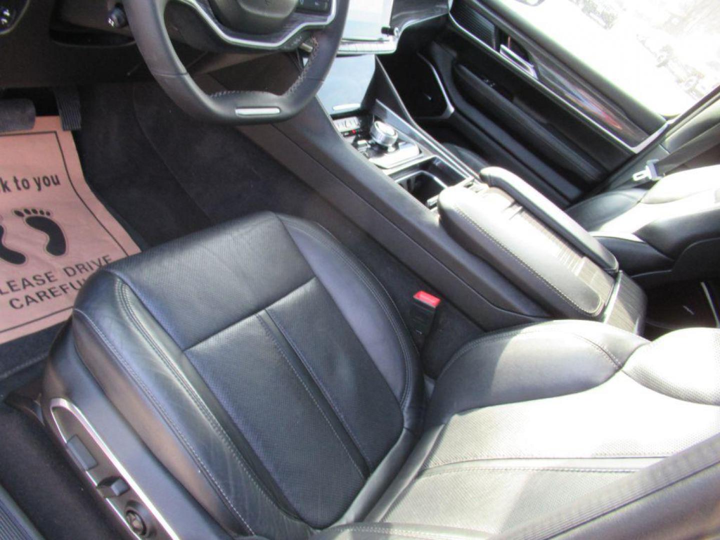 2022 GRAY JEEP WAGONEER SERIES II (1C4SJVBT8NS) with an 5.7L engine, Automatic transmission, located at 908 SE 14th Street, Des Moines, IA, 50317, (515) 281-0330, 41.580303, -93.597046 - Photo#16