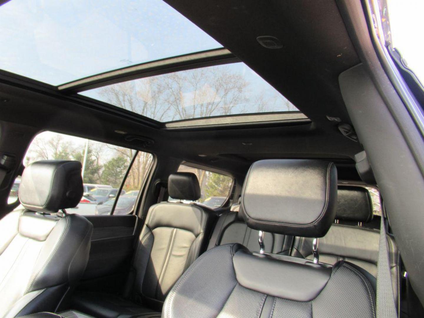 2022 GRAY JEEP WAGONEER SERIES II (1C4SJVBT8NS) with an 5.7L engine, Automatic transmission, located at 908 SE 14th Street, Des Moines, IA, 50317, (515) 281-0330, 41.580303, -93.597046 - Photo#17