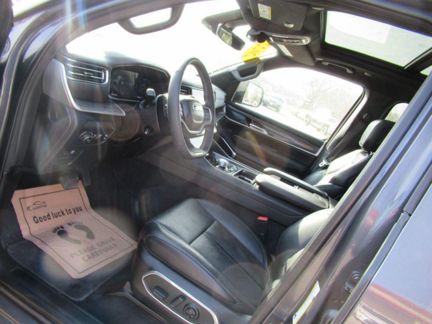 2022 GRAY JEEP WAGONEER SERIES II (1C4SJVBT8NS) with an 5.7L engine, Automatic transmission, located at 908 SE 14th Street, Des Moines, IA, 50317, (515) 281-0330, 41.580303, -93.597046 - Photo#24