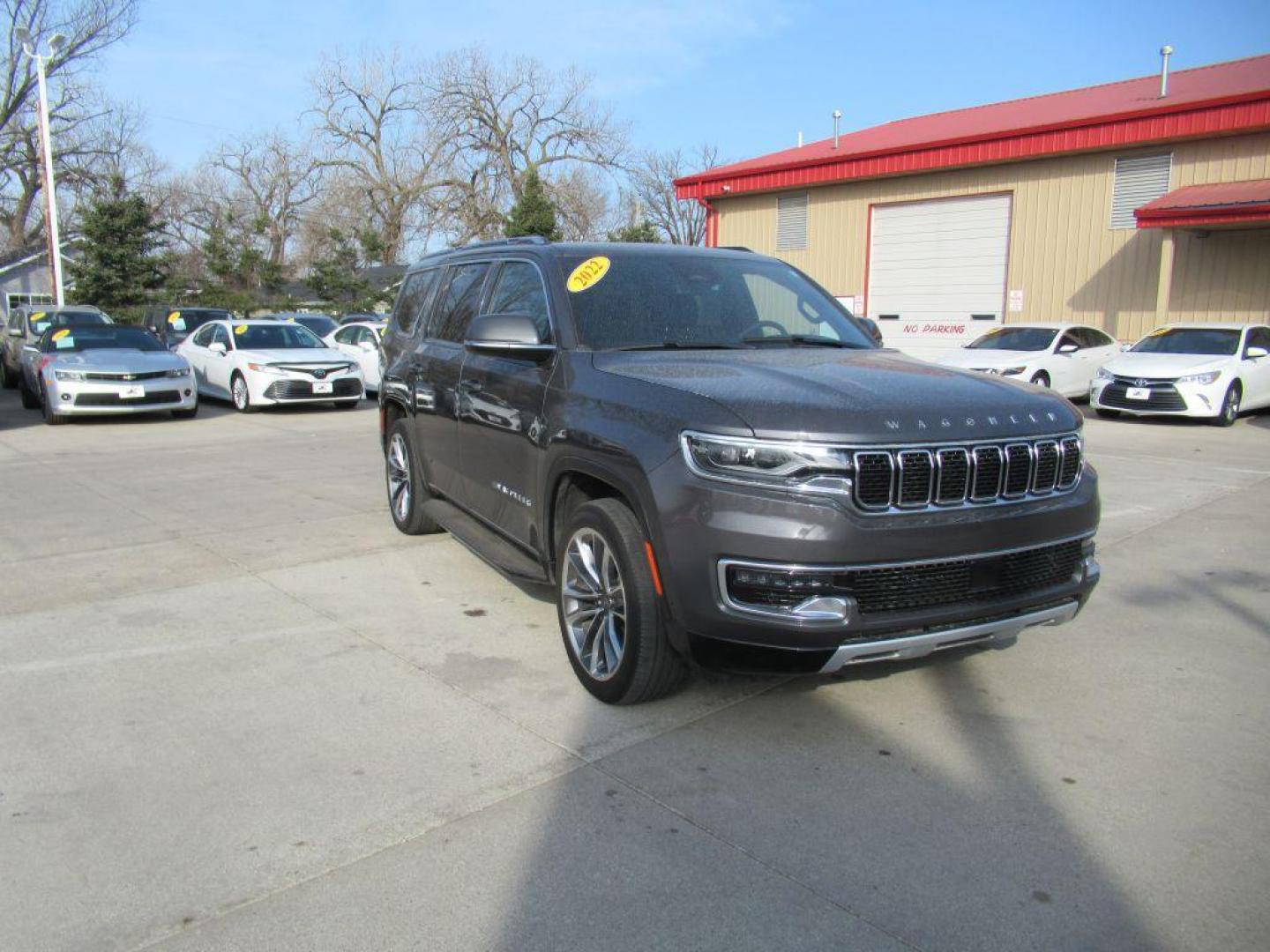 2022 GRAY JEEP WAGONEER SERIES II (1C4SJVBT8NS) with an 5.7L engine, Automatic transmission, located at 908 SE 14th Street, Des Moines, IA, 50317, (515) 281-0330, 41.580303, -93.597046 - Photo#2