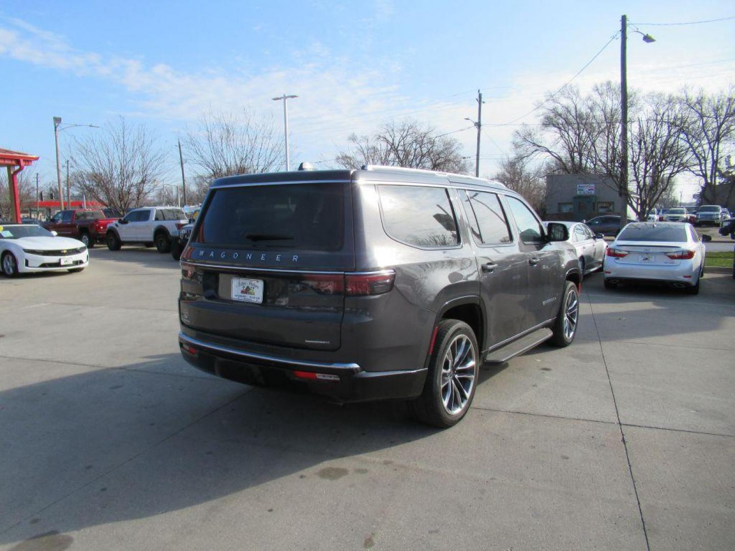 2022 GRAY JEEP WAGONEER SERIES II (1C4SJVBT8NS) with an 5.7L engine, Automatic transmission, located at 908 SE 14th Street, Des Moines, IA, 50317, (515) 281-0330, 41.580303, -93.597046 - Photo#4