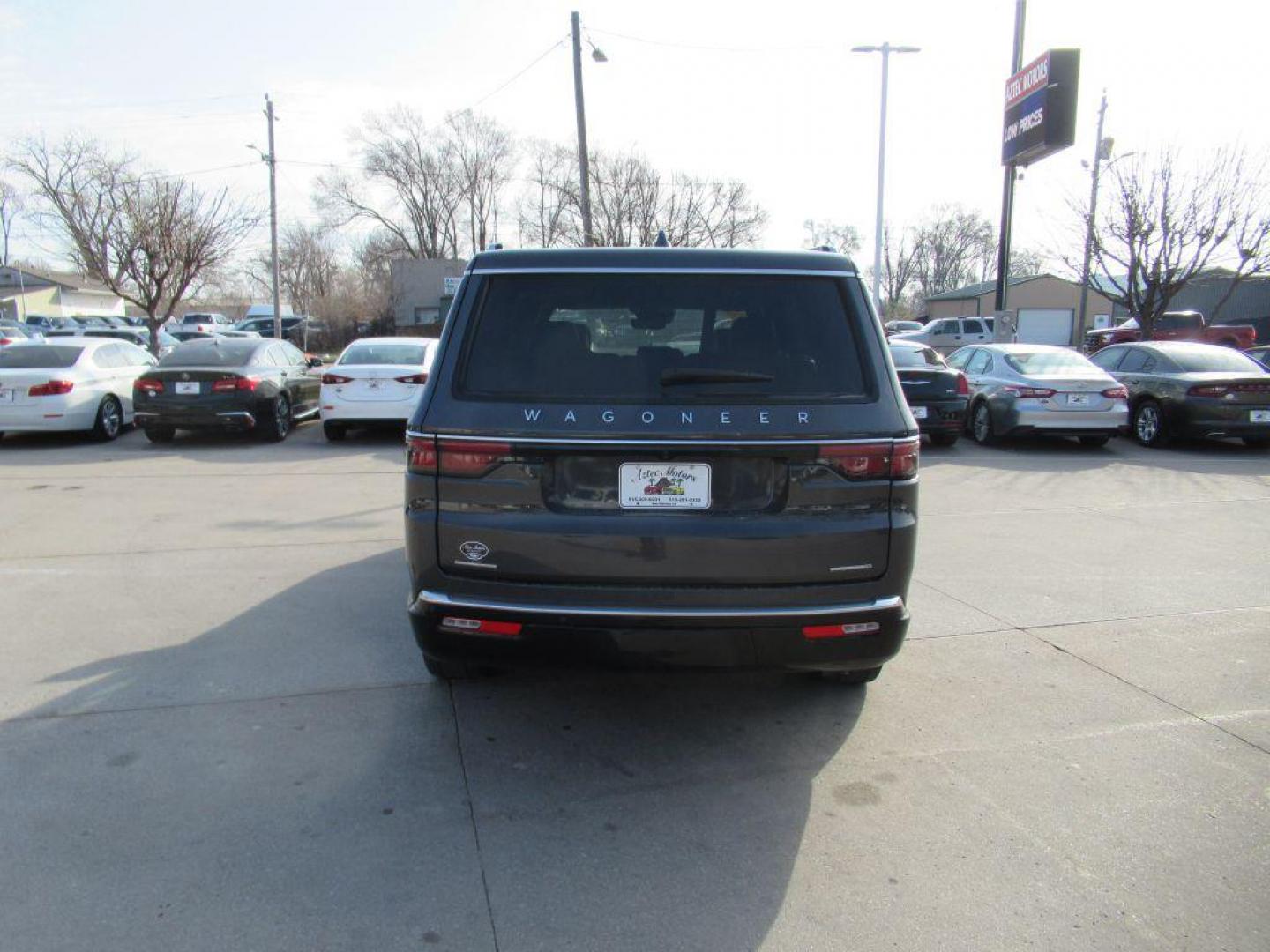 2022 GRAY JEEP WAGONEER SERIES II (1C4SJVBT8NS) with an 5.7L engine, Automatic transmission, located at 908 SE 14th Street, Des Moines, IA, 50317, (515) 281-0330, 41.580303, -93.597046 - Photo#5