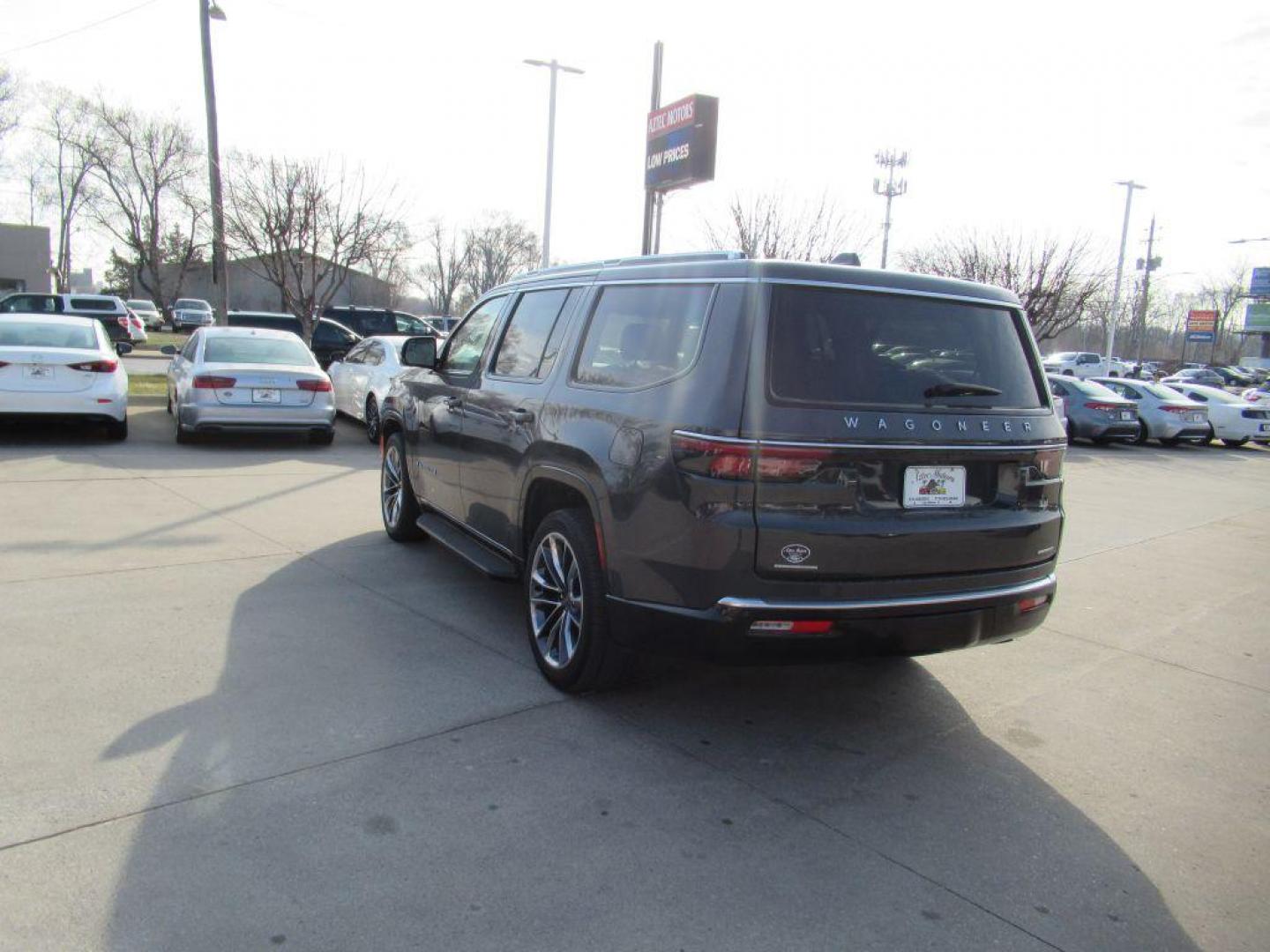 2022 GRAY JEEP WAGONEER SERIES II (1C4SJVBT8NS) with an 5.7L engine, Automatic transmission, located at 908 SE 14th Street, Des Moines, IA, 50317, (515) 281-0330, 41.580303, -93.597046 - Photo#6