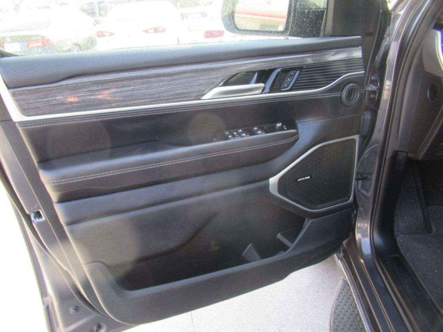 2022 GRAY JEEP WAGONEER SERIES II (1C4SJVBT8NS) with an 5.7L engine, Automatic transmission, located at 908 SE 14th Street, Des Moines, IA, 50317, (515) 281-0330, 41.580303, -93.597046 - Photo#8