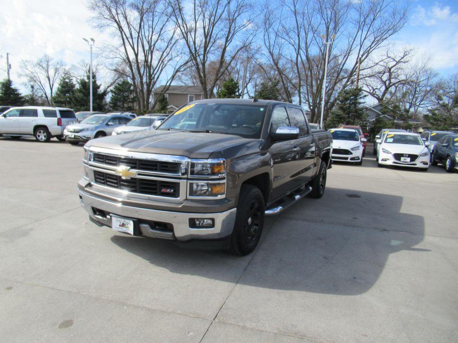 2014 BROWN CHEVROLET SILVERADO 1500 LT (3GCUKREC5EG) with an 5.3L engine, Automatic transmission, located at 908 SE 14th Street, Des Moines, IA, 50317, (515) 281-0330, 41.580303, -93.597046 - Photo #0