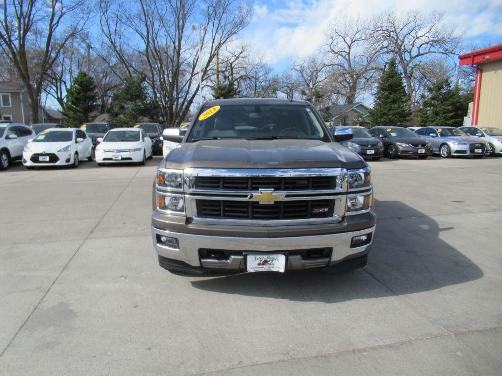 2014 BROWN CHEVROLET SILVERADO 1500 LT (3GCUKREC5EG) with an 5.3L engine, Automatic transmission, located at 908 SE 14th Street, Des Moines, IA, 50317, (515) 281-0330, 41.580303, -93.597046 - Photo #1