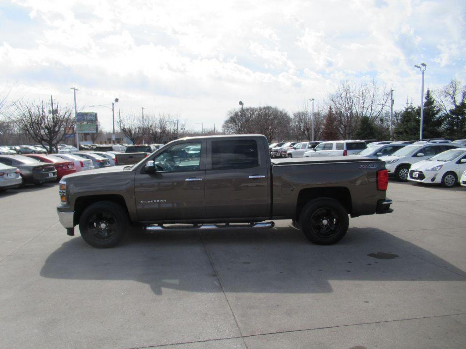 2014 BROWN CHEVROLET SILVERADO 1500 LT (3GCUKREC5EG) with an 5.3L engine, Automatic transmission, located at 908 SE 14th Street, Des Moines, IA, 50317, (515) 281-0330, 41.580303, -93.597046 - Photo #7