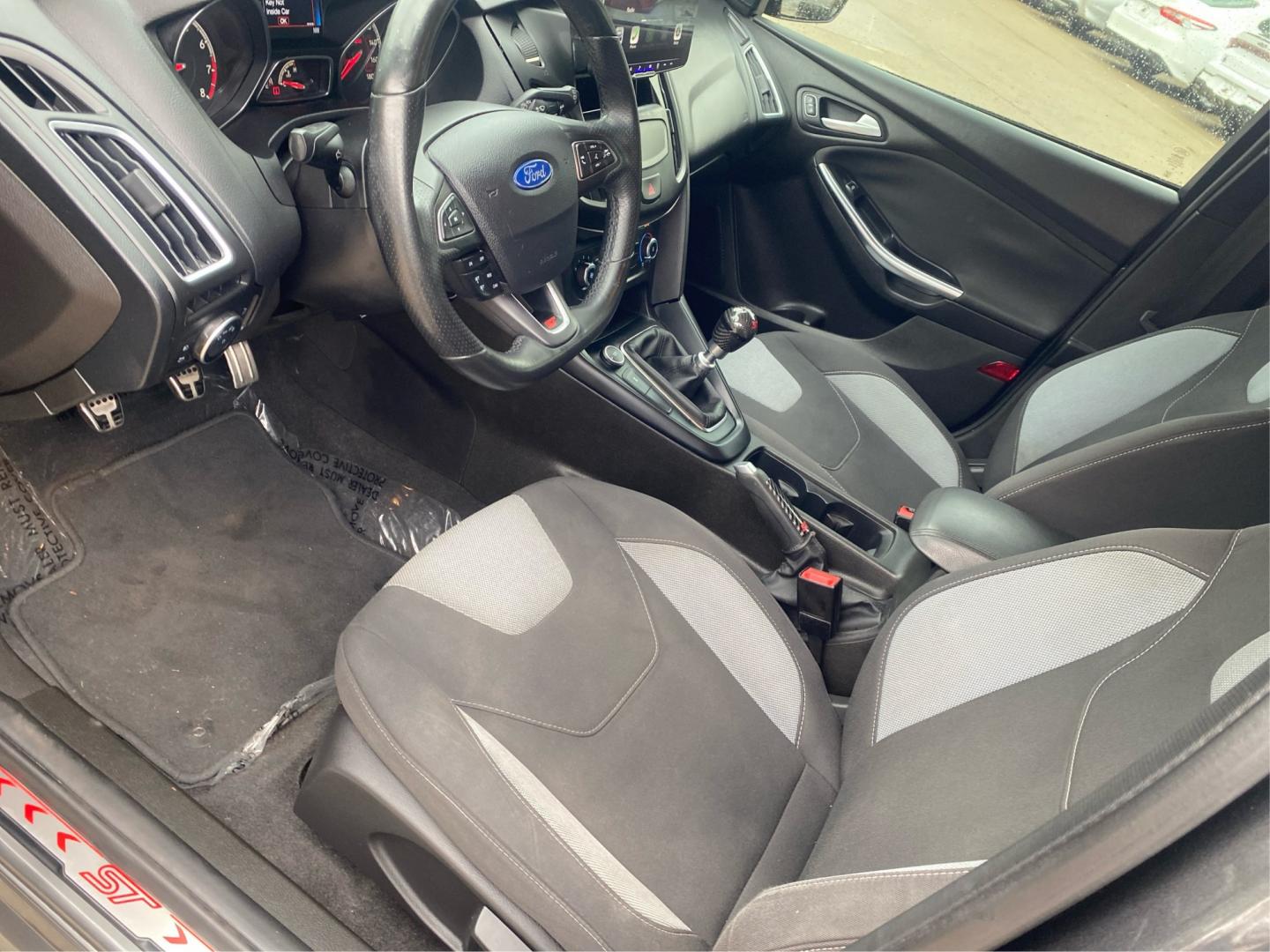 2016 GRAY FORD FOCUS ST (1FADP3L92GL) with an 2.0L engine, 6-Speed Manual transmission, located at 908 SE 14th Street, Des Moines, IA, 50317, (515) 281-0330, 41.580303, -93.597046- Photo#8