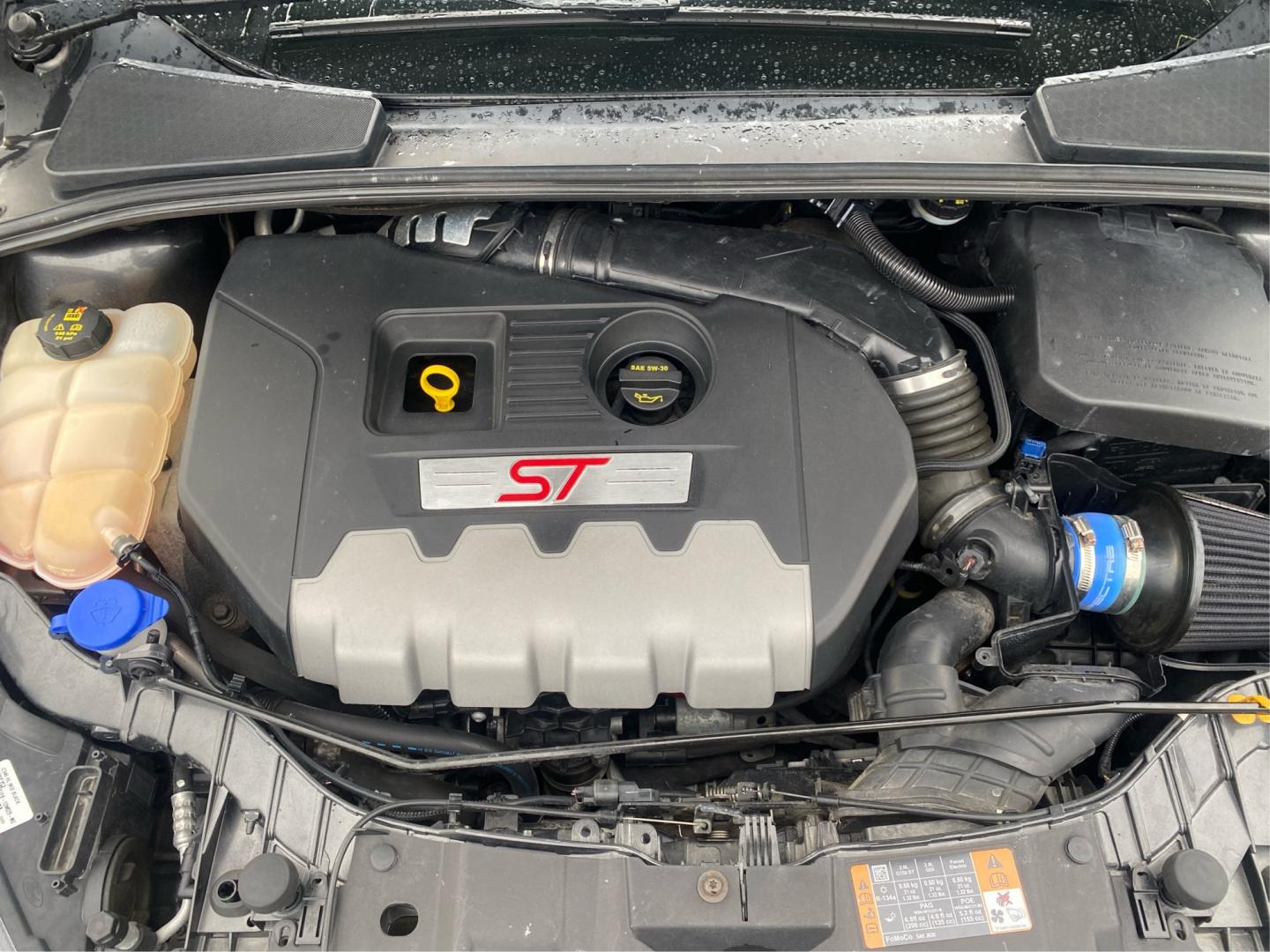 2016 GRAY FORD FOCUS ST (1FADP3L92GL) with an 2.0L engine, 6-Speed Manual transmission, located at 908 SE 14th Street, Des Moines, IA, 50317, (515) 281-0330, 41.580303, -93.597046- Photo#10