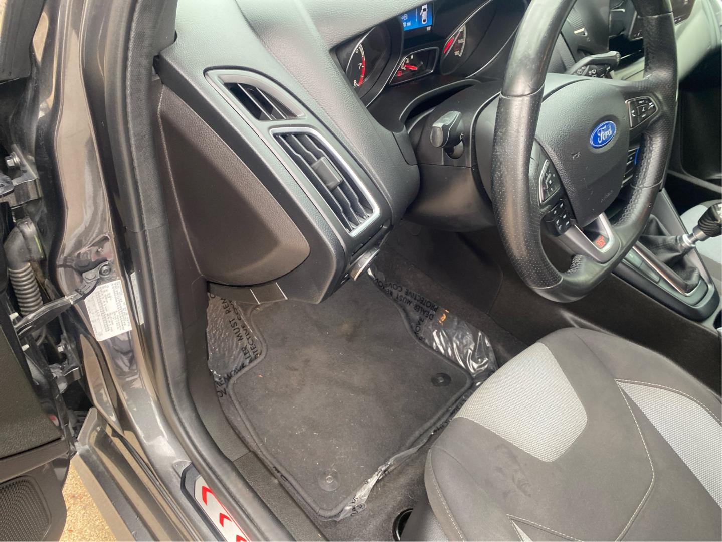 2016 GRAY FORD FOCUS ST (1FADP3L92GL) with an 2.0L engine, 6-Speed Manual transmission, located at 908 SE 14th Street, Des Moines, IA, 50317, (515) 281-0330, 41.580303, -93.597046- Photo#17