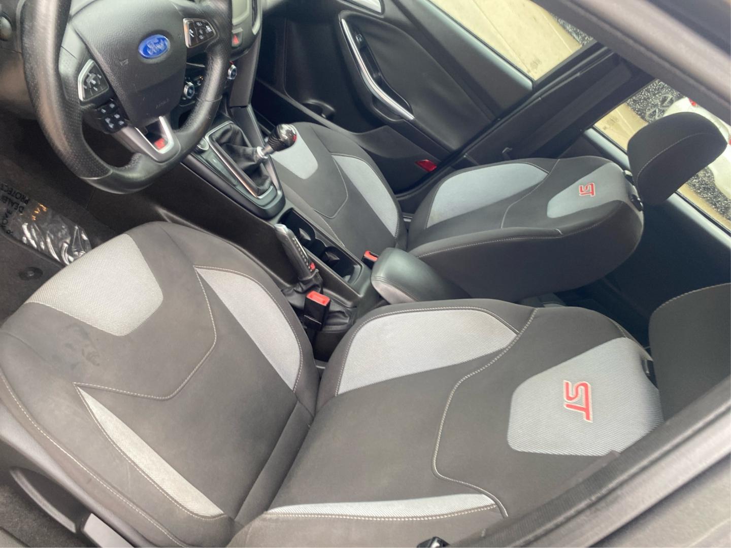 2016 GRAY FORD FOCUS ST (1FADP3L92GL) with an 2.0L engine, 6-Speed Manual transmission, located at 908 SE 14th Street, Des Moines, IA, 50317, (515) 281-0330, 41.580303, -93.597046- Photo#18