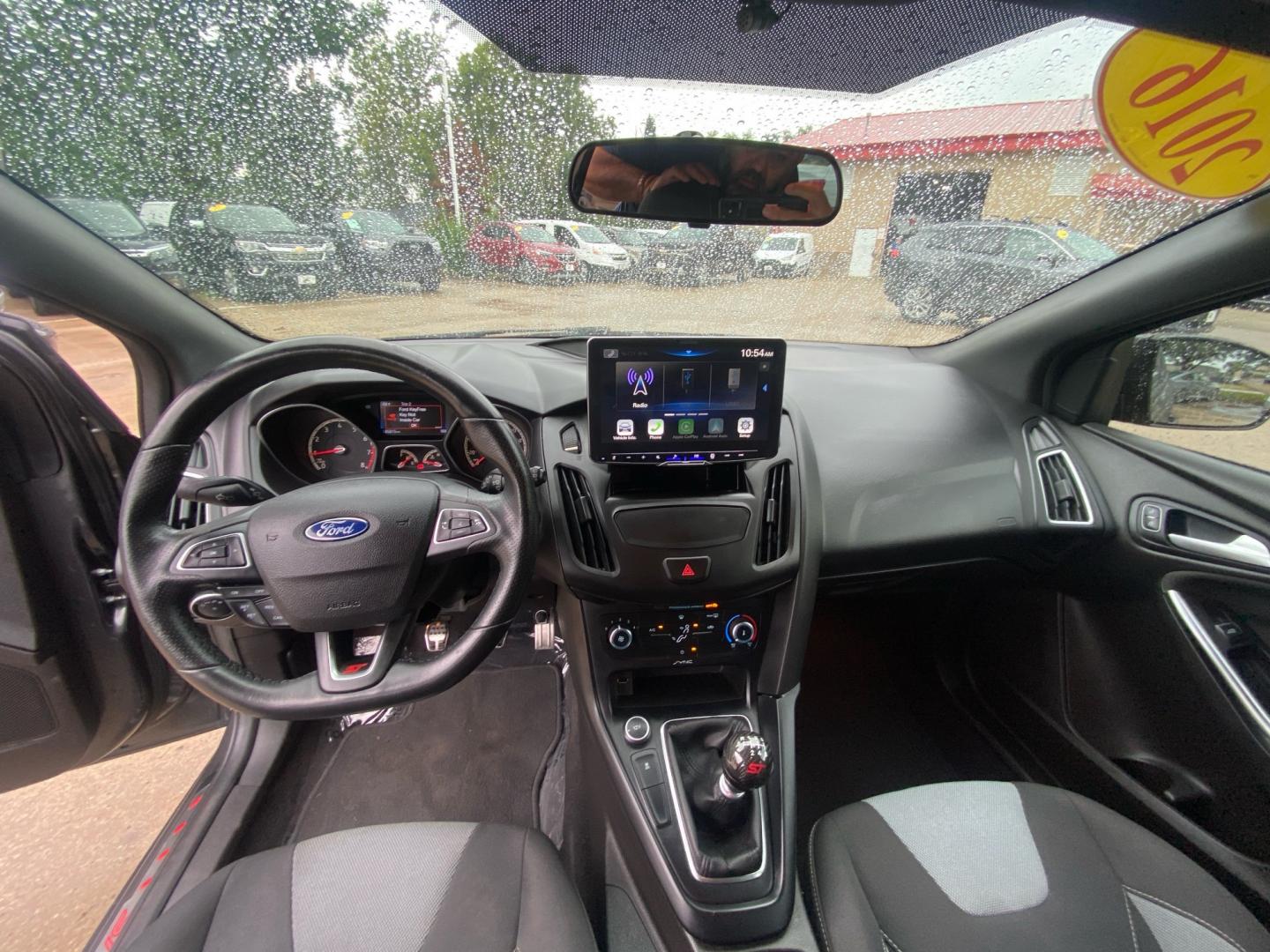 2016 GRAY FORD FOCUS ST (1FADP3L92GL) with an 2.0L engine, 6-Speed Manual transmission, located at 908 SE 14th Street, Des Moines, IA, 50317, (515) 281-0330, 41.580303, -93.597046- Photo#21