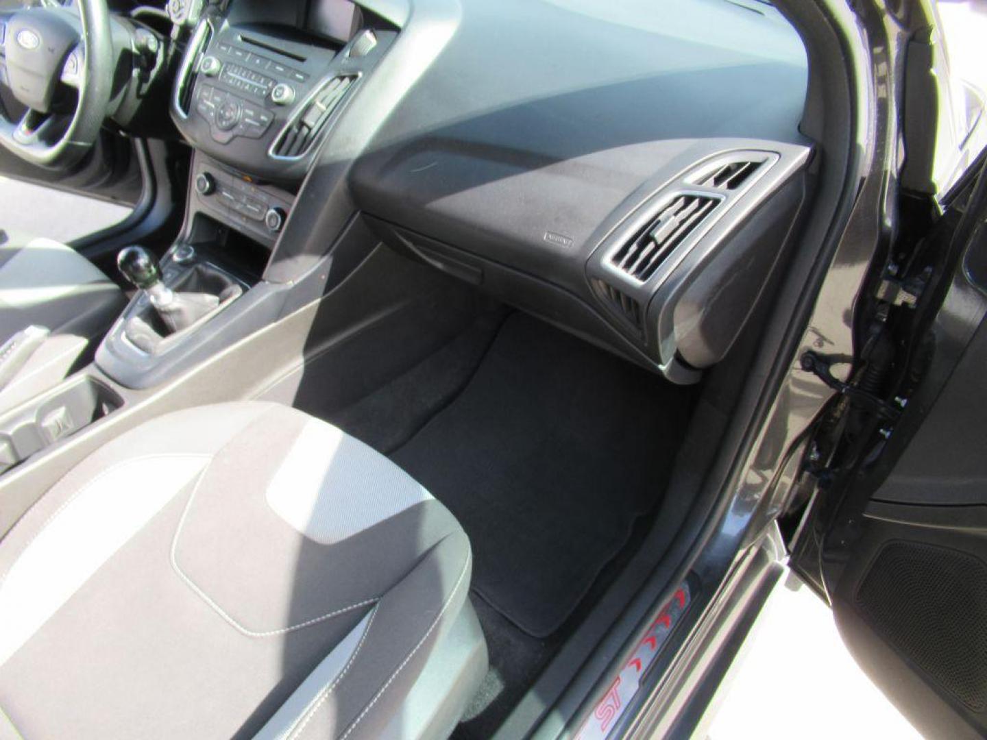 2016 GRAY FORD FOCUS ST (1FADP3L92GL) with an 2.0L engine, 6-Speed Manual transmission, located at 908 SE 14th Street, Des Moines, IA, 50317, (515) 281-0330, 41.580303, -93.597046 - Photo#12