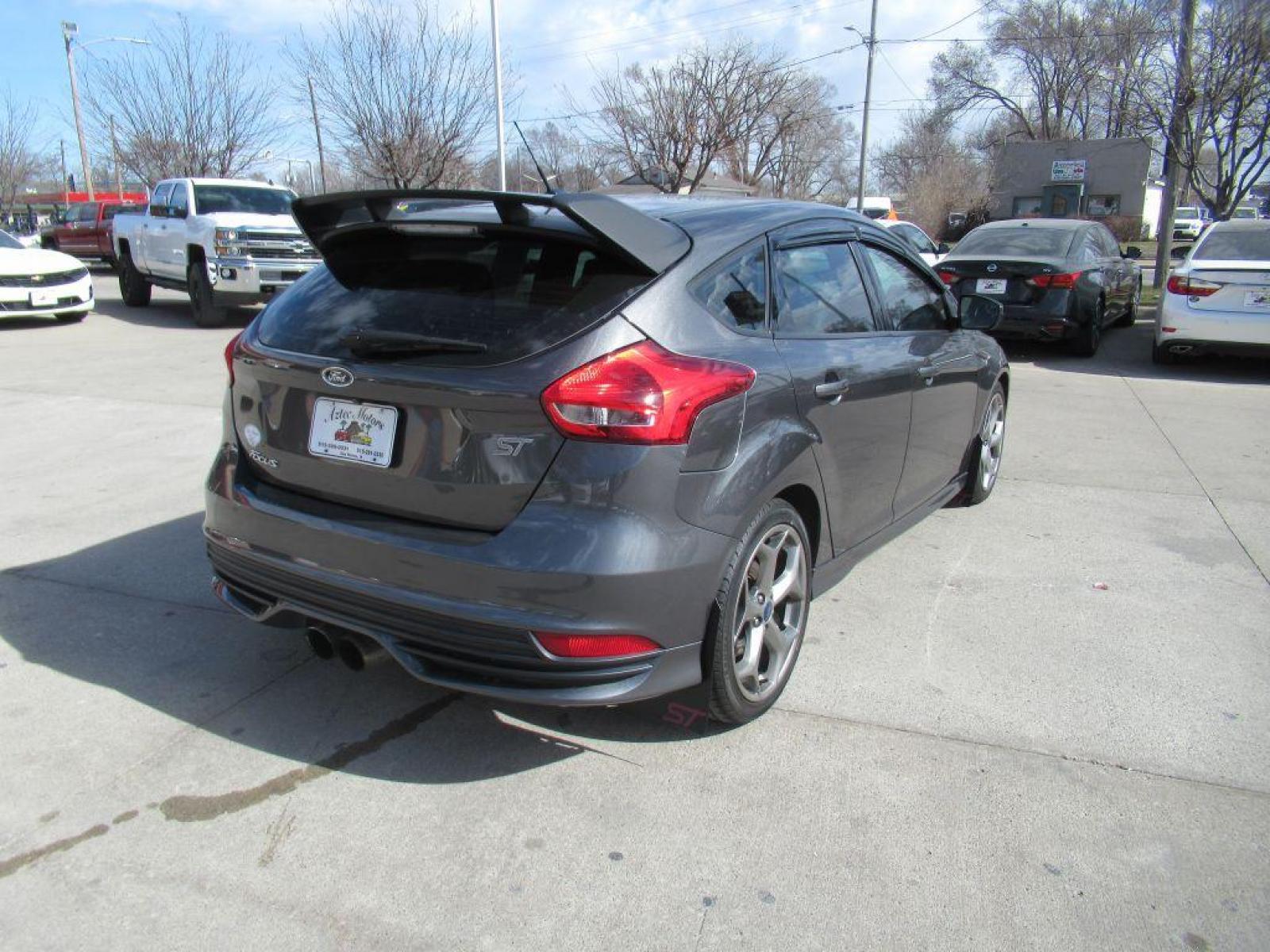 2016 GRAY FORD FOCUS ST (1FADP3L92GL) with an 2.0L engine, 6-Speed Manual transmission, located at 908 SE 14th Street, Des Moines, IA, 50317, (515) 281-0330, 41.580303, -93.597046 - Photo #4
