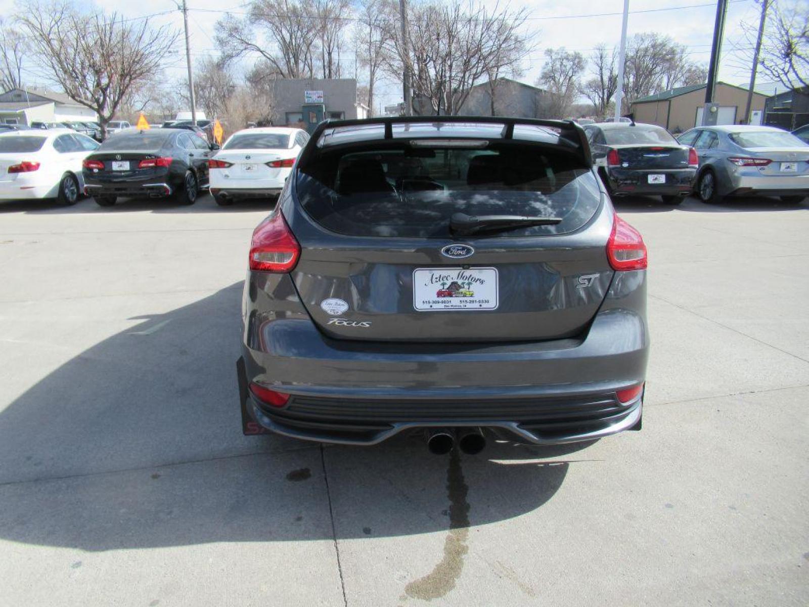 2016 GRAY FORD FOCUS ST (1FADP3L92GL) with an 2.0L engine, 6-Speed Manual transmission, located at 908 SE 14th Street, Des Moines, IA, 50317, (515) 281-0330, 41.580303, -93.597046 - Photo #5