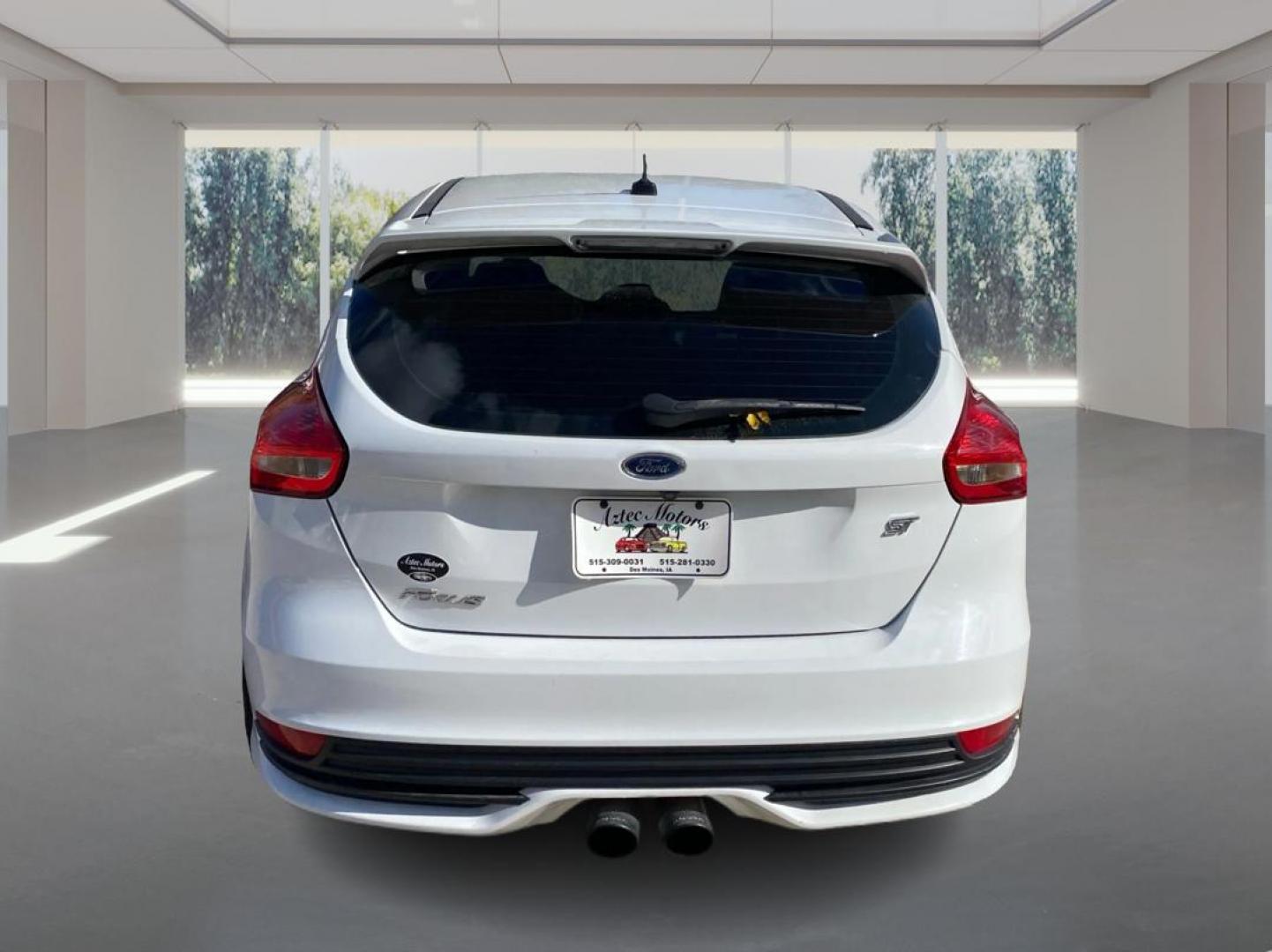 2018 WHITE FORD FOCUS ST (1FADP3L98JL) with an 2.0L engine, 6-Speed Manual transmission, located at 908 SE 14th Street, Des Moines, IA, 50317, (515) 281-0330, 41.580303, -93.597046 - Photo#3