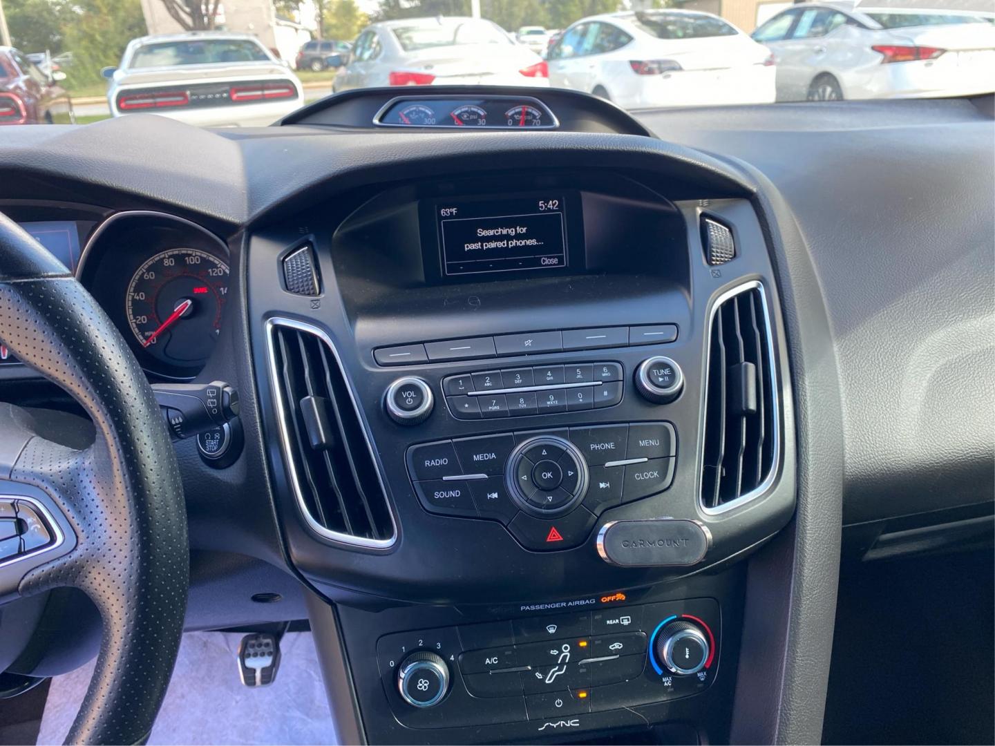 2018 WHITE FORD FOCUS ST (1FADP3L98JL) with an 2.0L engine, 6-Speed Manual transmission, located at 908 SE 14th Street, Des Moines, IA, 50317, (515) 281-0330, 41.580303, -93.597046 - Photo#13