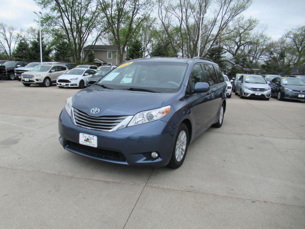 photo of 2014 TOYOTA SIENNA 4DR