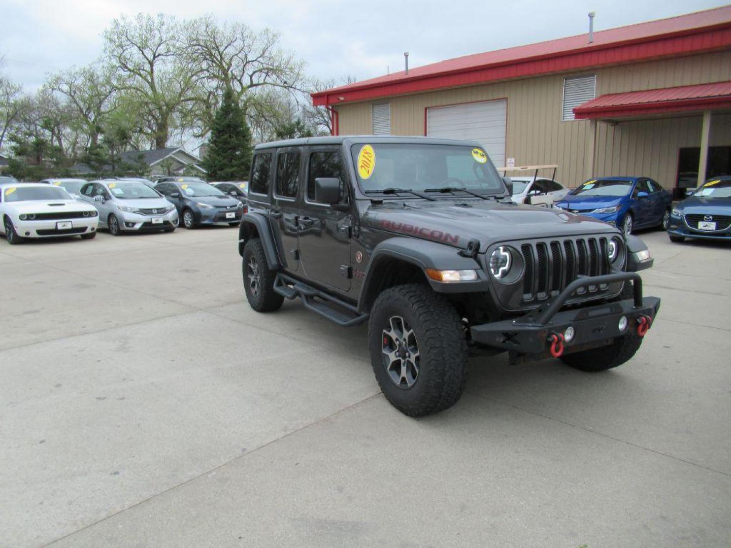 2018 GRAY JEEP WRANGLER UNLIMI RUBICON (1C4HJXFG3JW) with an 3.6L engine, Automatic transmission, located at 908 SE 14th Street, Des Moines, IA, 50317, (515) 281-0330, 41.580303, -93.597046 - Photo#2