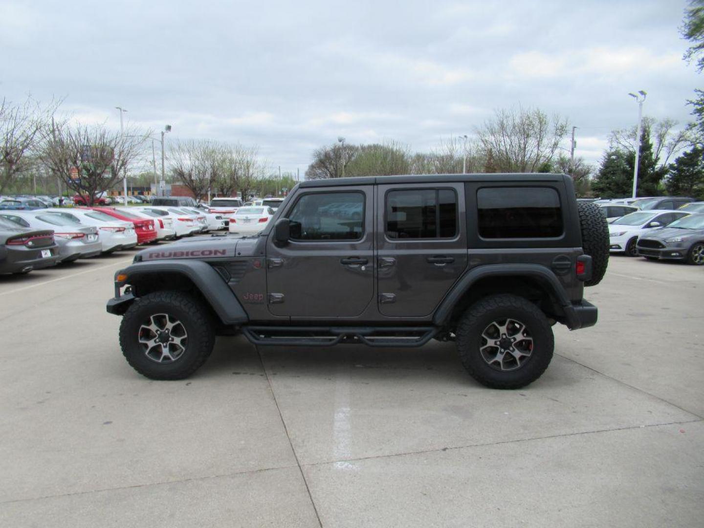 2018 GRAY JEEP WRANGLER UNLIMI RUBICON (1C4HJXFG3JW) with an 3.6L engine, Automatic transmission, located at 908 SE 14th Street, Des Moines, IA, 50317, (515) 281-0330, 41.580303, -93.597046 - Photo#7